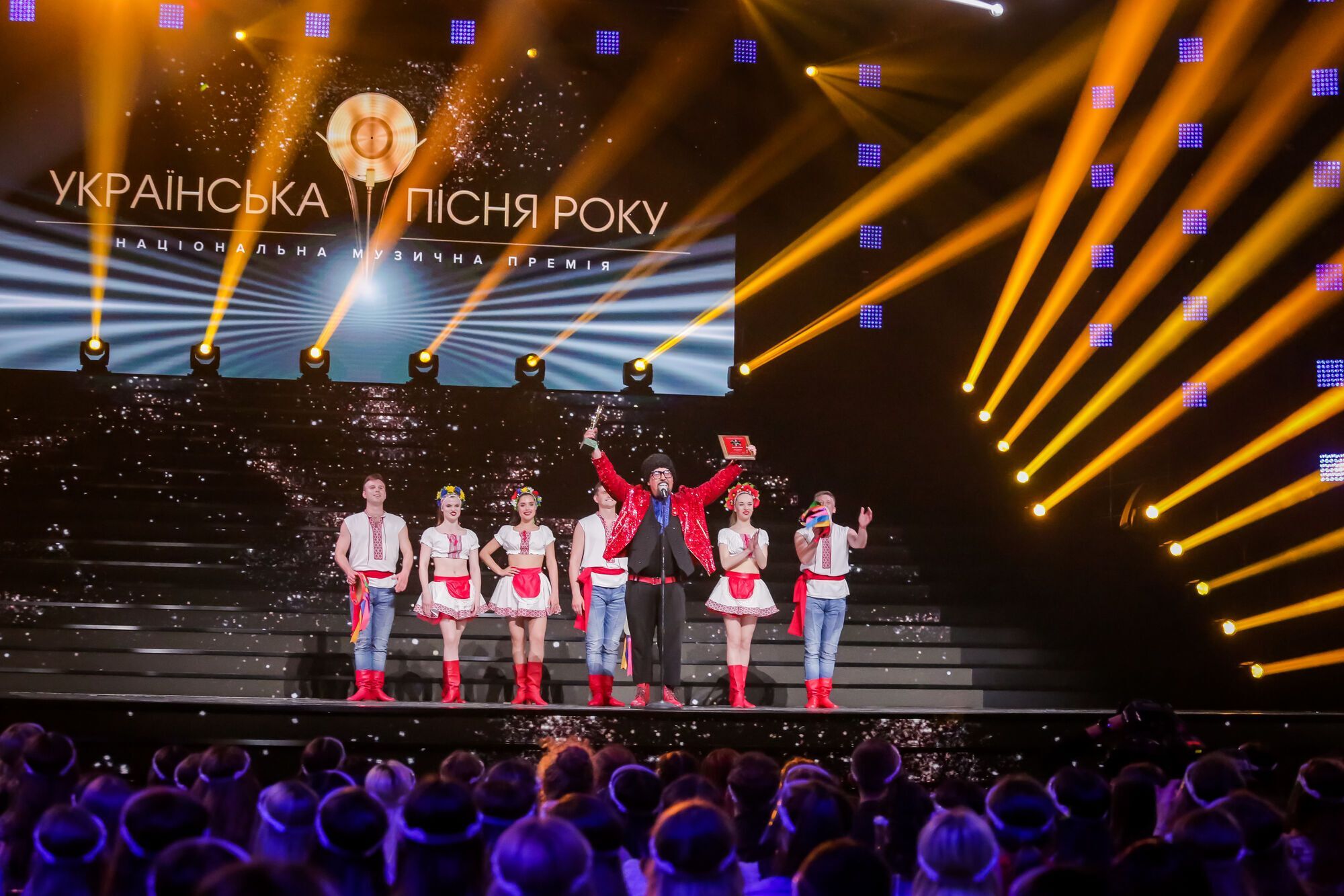 Поплавський та Винник нагородили зірок премією "Українська пісня року"