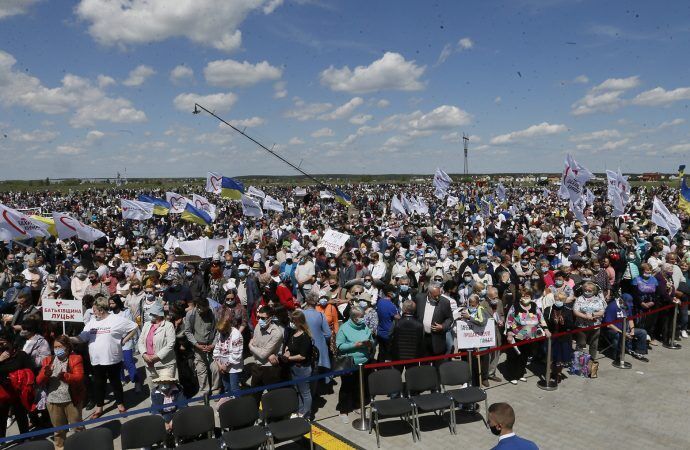 К организации всеукраинского волеизъявления по народной инициативе согласились присоединиться 17 000 человек