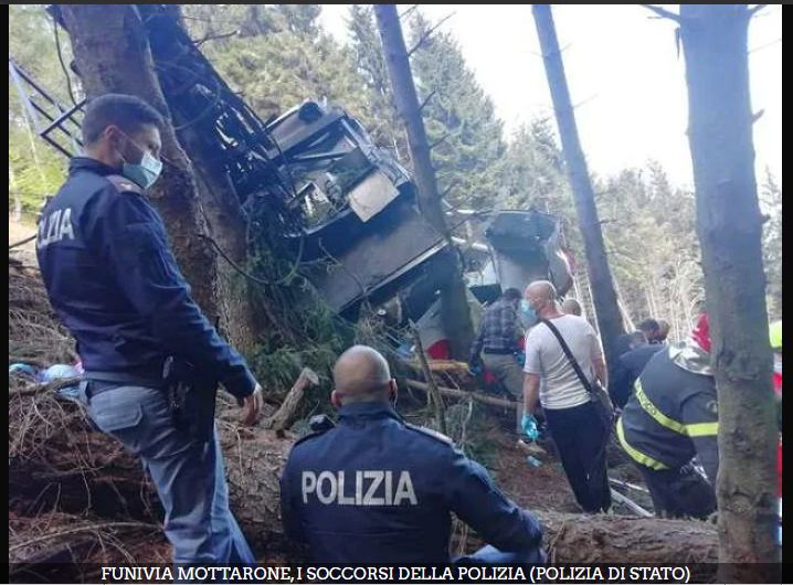В Италии погибли 13 человек при крушении фуникулера. Фото и видео с места трагедии