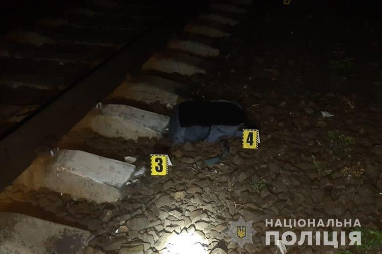На Тернопольщине поезд сбил парня, который сидел на рельсах. Фото