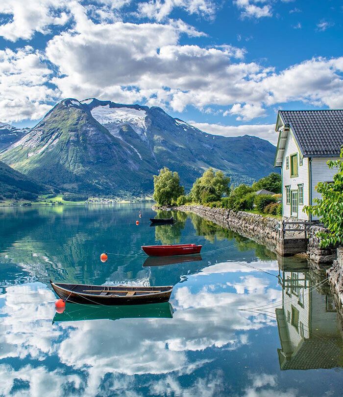 Норвежское озеро напоминает страну мечты.