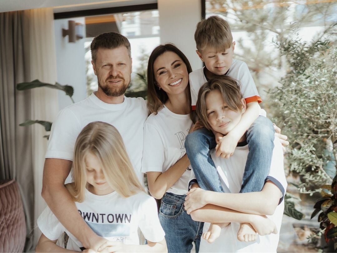 Тетяна Ровна з чоловіком і дітьми