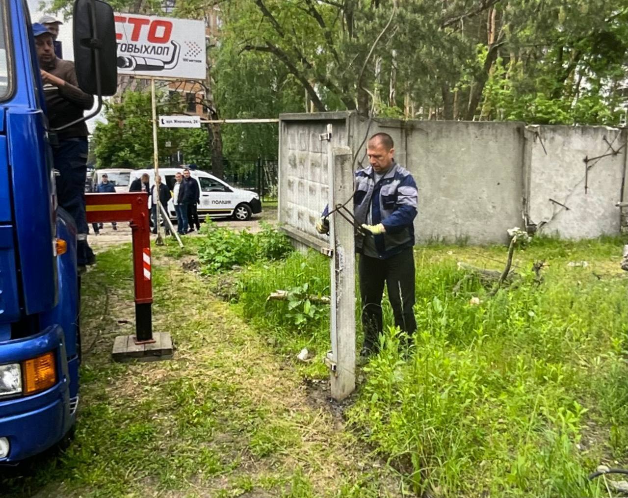 На Жмаченко в Киеве демонтировали незаконный забор