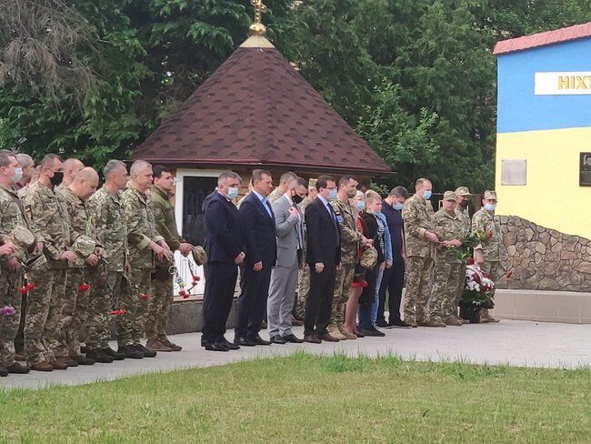 В Ужгороде почтили память убитого российским снайпером офицера ВСУ