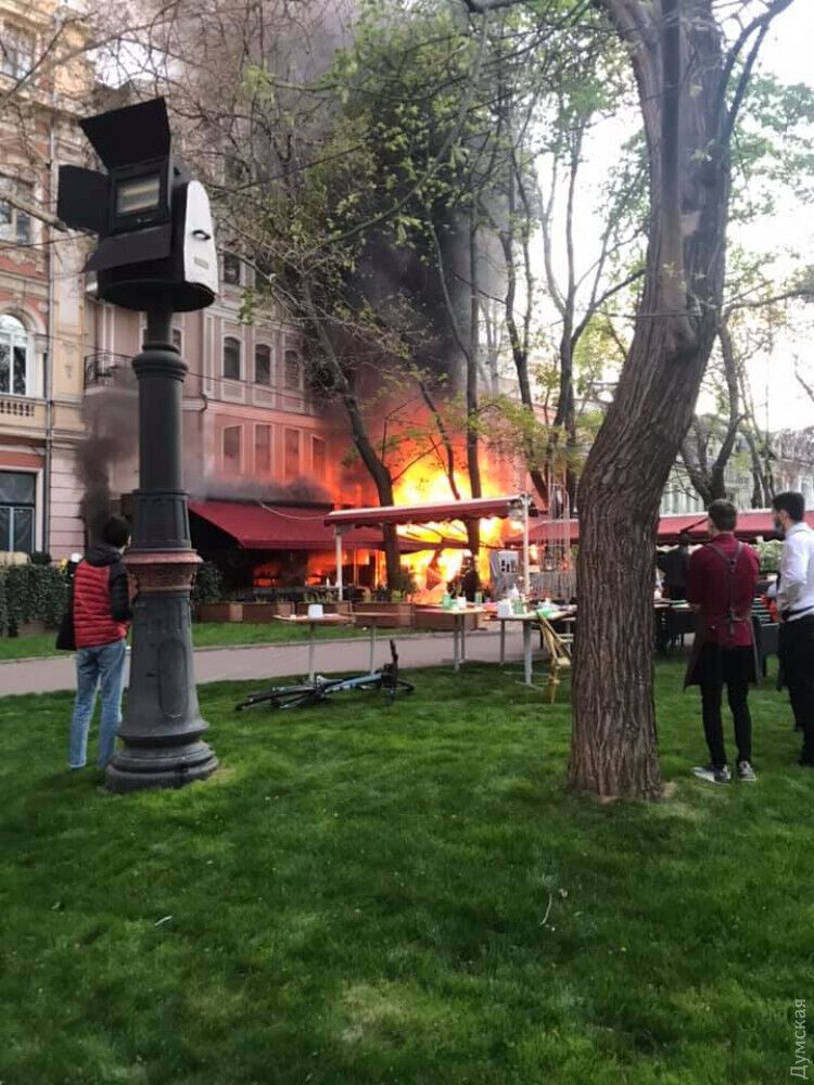 Вогонь охопив ресторан "Щастя"