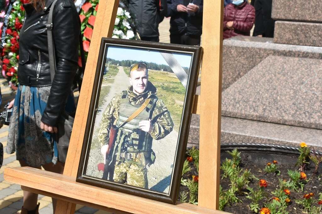 Сергей Коробцов погиб 6 мая от пули вражеского снайпера.