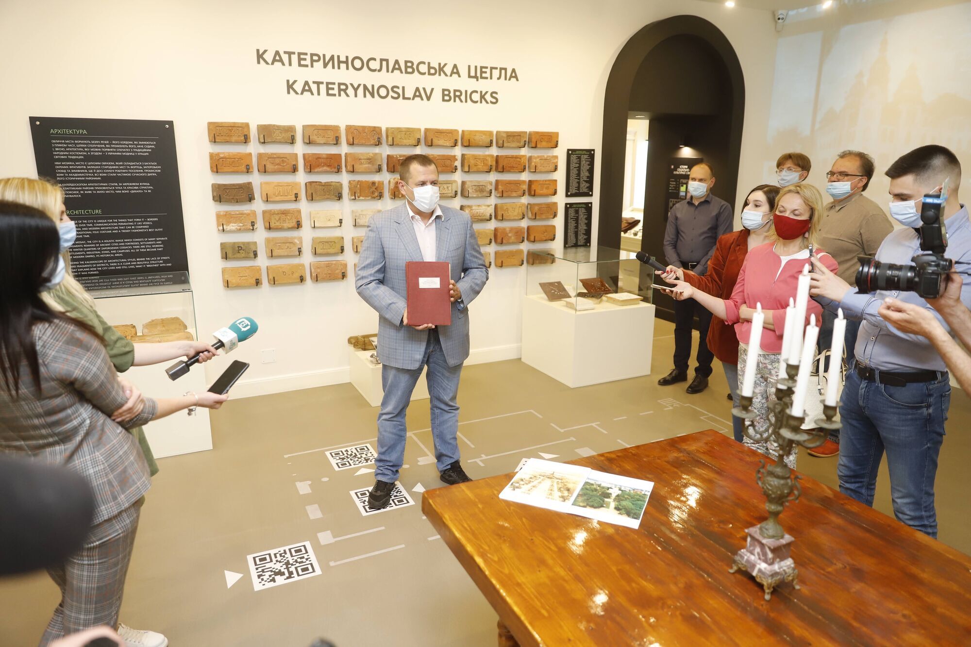 Филатов передал Музею истории Днепра уникальный генплан города 1940 года, который считали утерянным