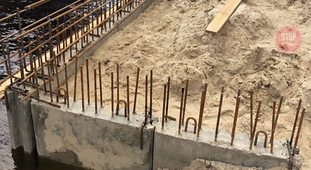 В Киеве экс-депутат Паладий возводит незаконную стену рядом с заводом Ковальской