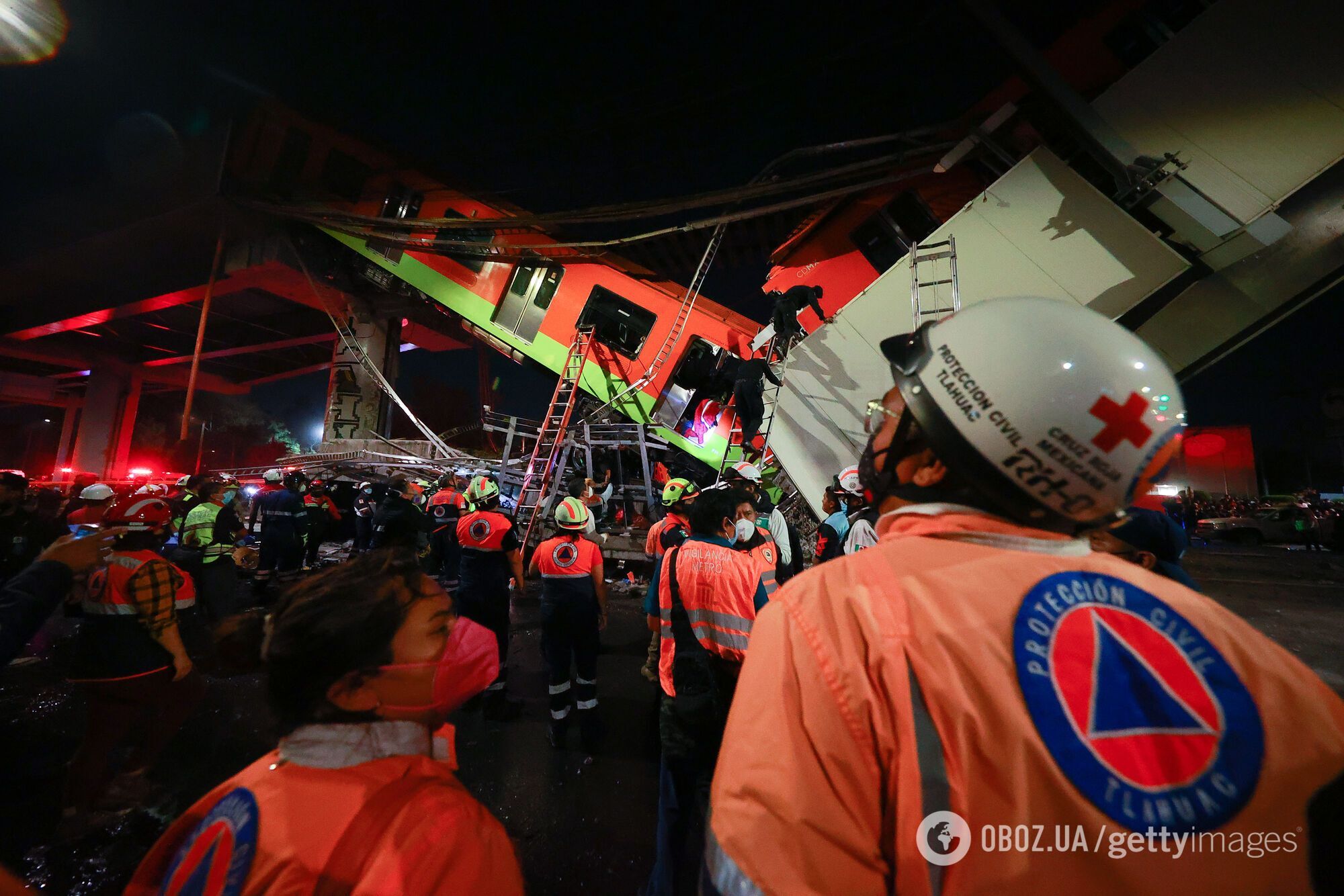 У Мексиці вагони метро впали з естакади, багато загиблих і поранених. Фото та відео