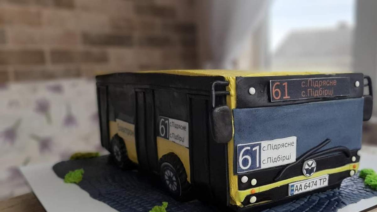Львівська кондитерка здивувала тортом у вигляді автобуса