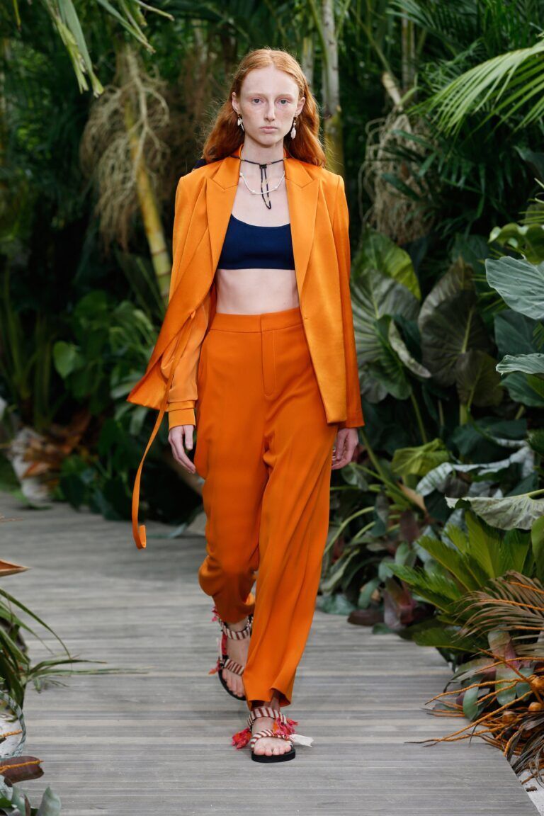 Модный костюм в оранжевом цвете от Jason Wu