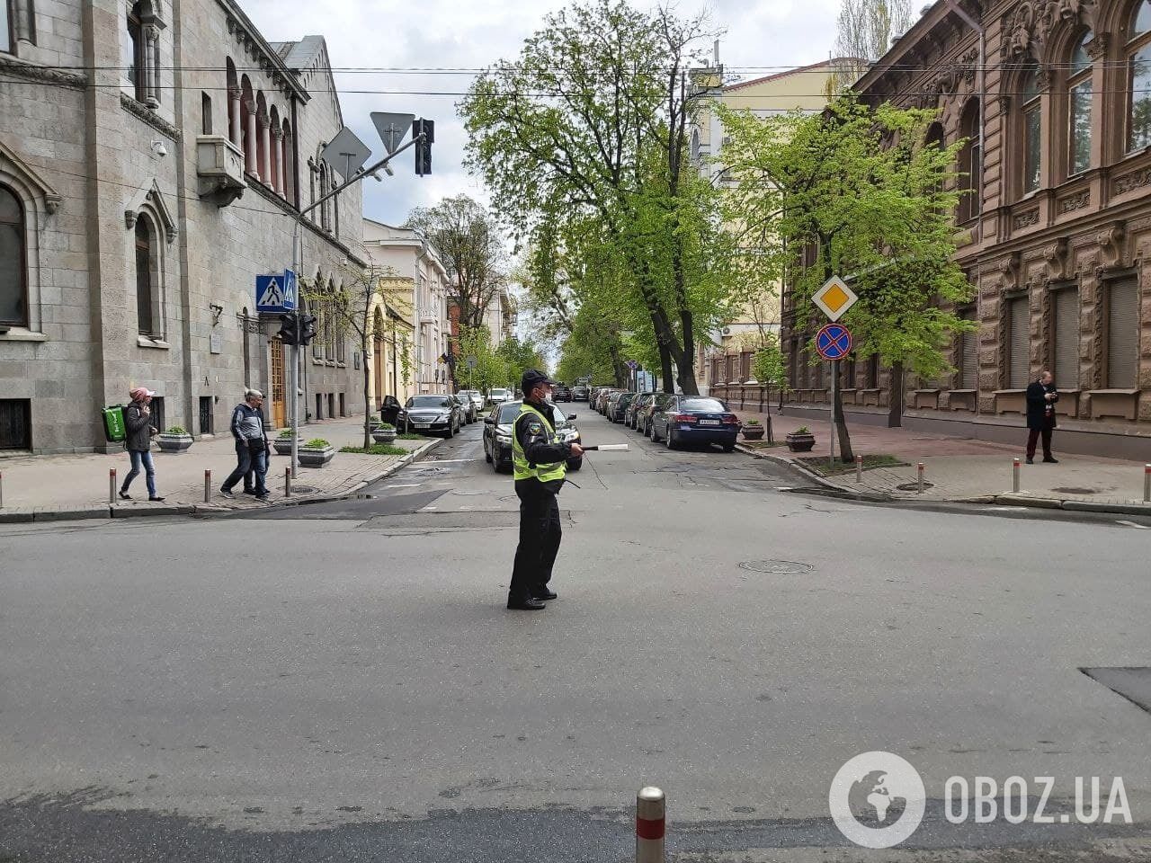 В правительственном квартале много полицейских и бойцов Нацгвардии.