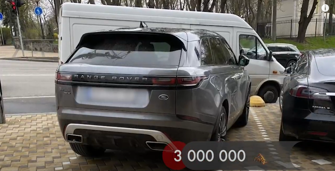 Range Rover, стоимость которого составляет три млн гривен