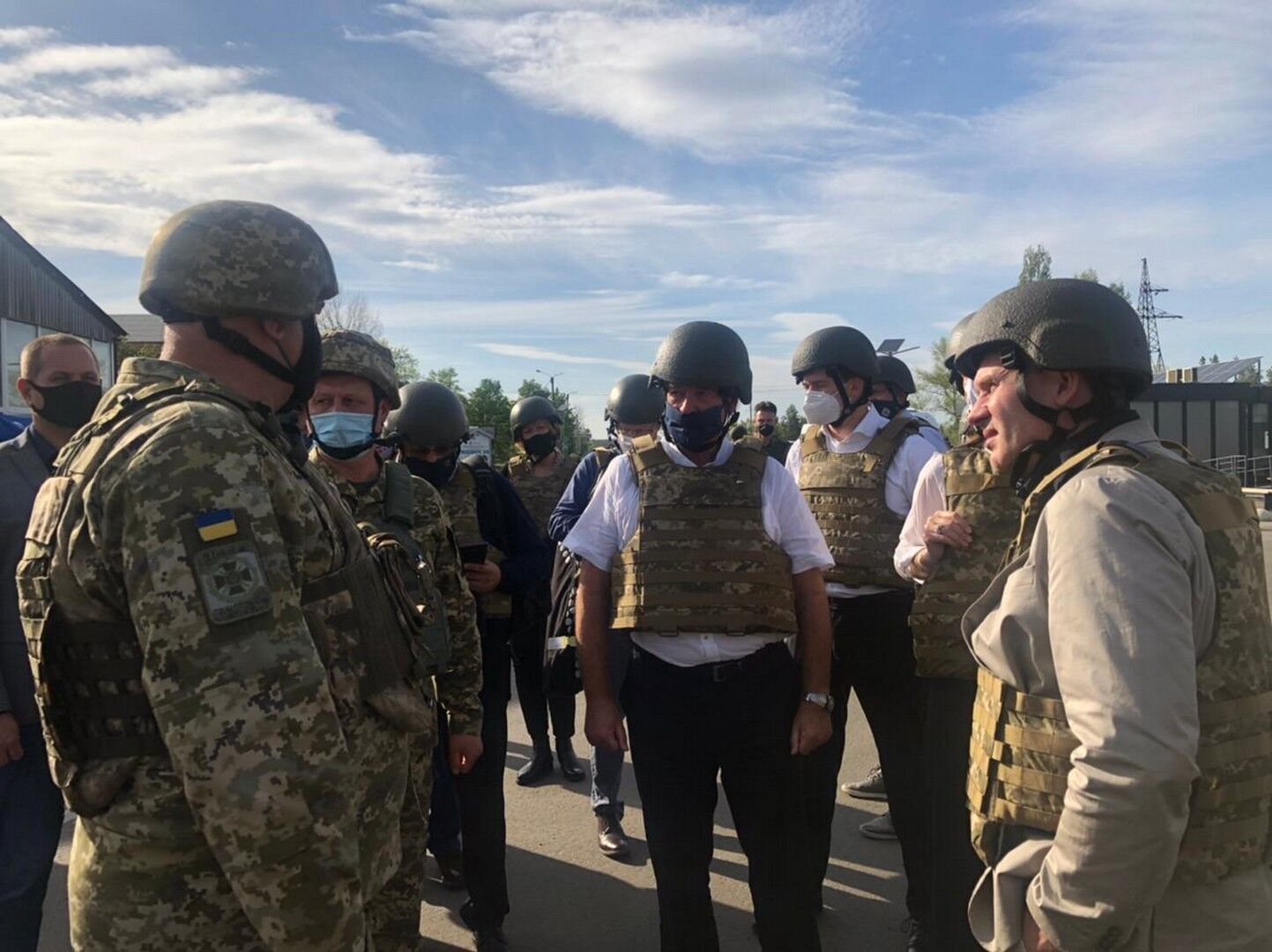 Глави МЗС країн ЄС побували на Донбасі та дізналися про провокації терористів. Фото