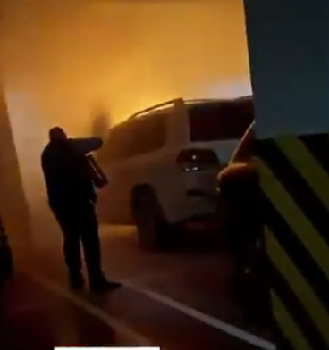 Загорелся автомобиль на парковке