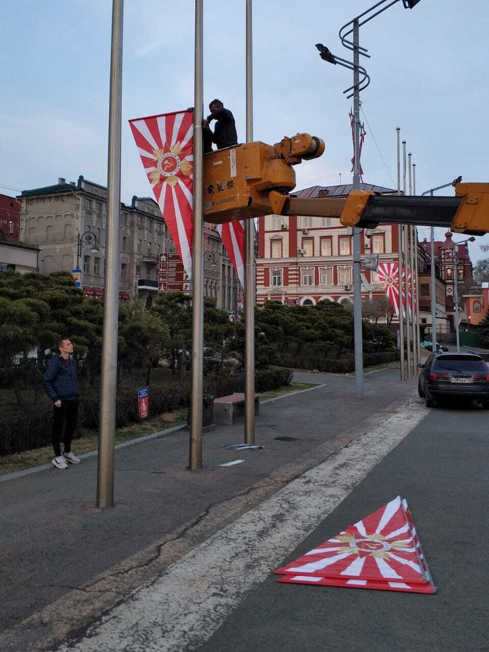 У Владивостоці до 9 травня розвісили прапори ВМС Японії