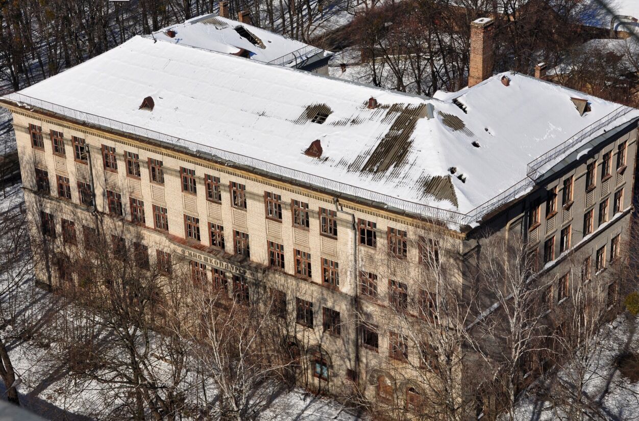 Историческое здание школы на Суздальской, 10 в Соломенском районе.