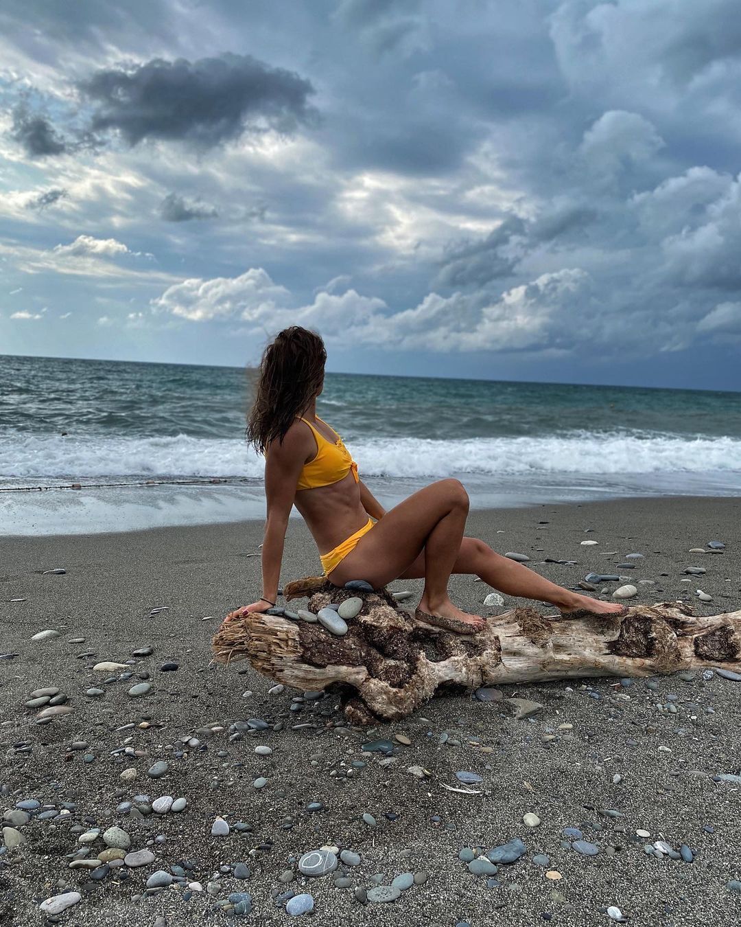Яна Кирпиченко на пляже