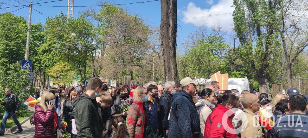 Одесситы возложили цветы к памятнику Неизвестному матросу на Аллее Славы