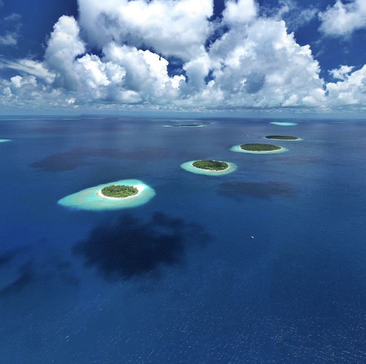 Оптическая иллюзия с "летящими" островами