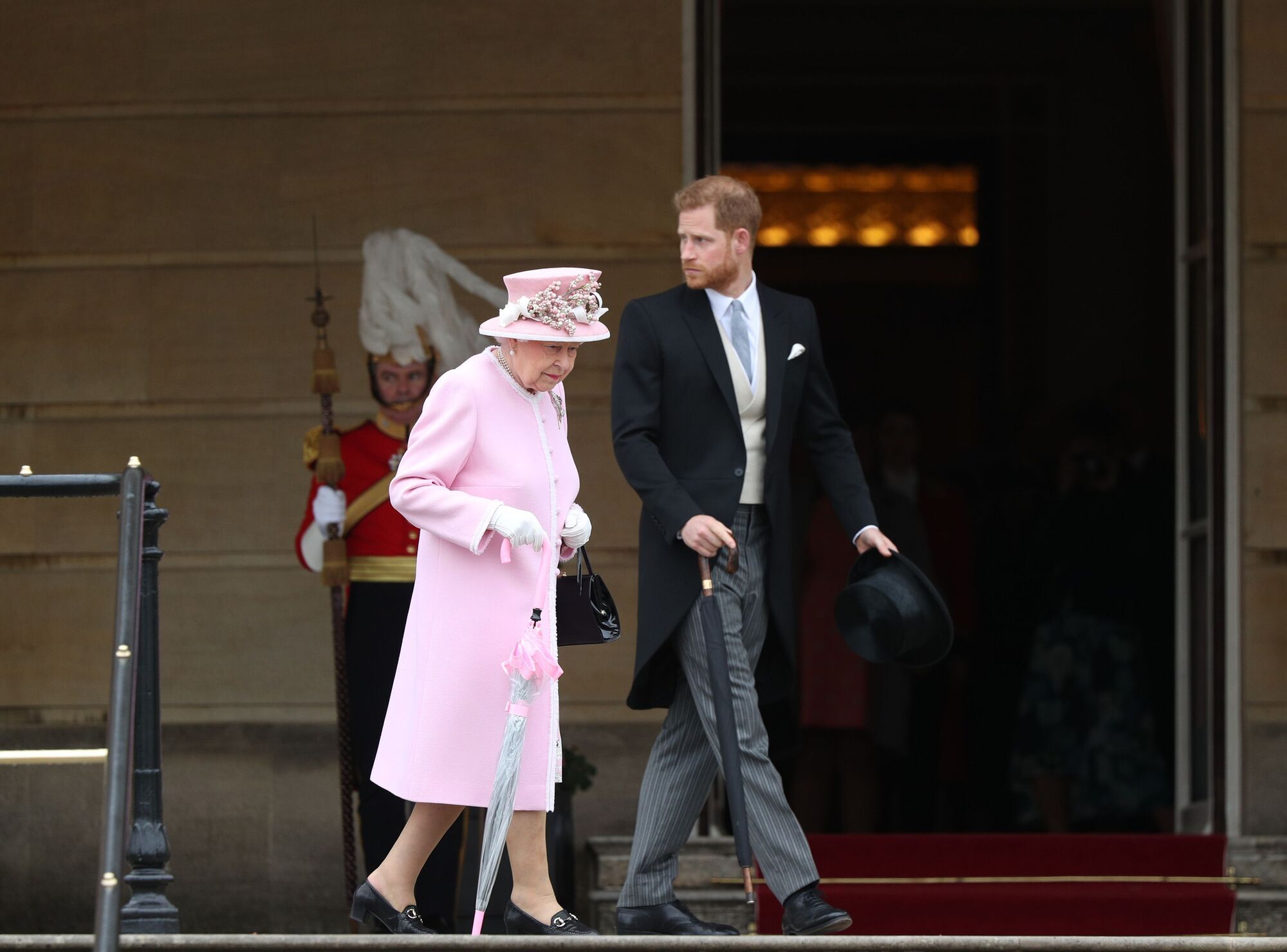 Елизавета II хочет помириться с принцем Гарри: королева пошла на важный шаг