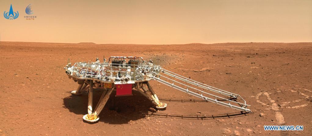 Zhurong надіслав на Землю фото з Марса