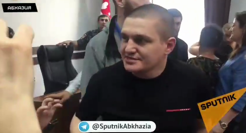 В непризнанной Абхазии вынесли приговор "герою ДНР". Видео