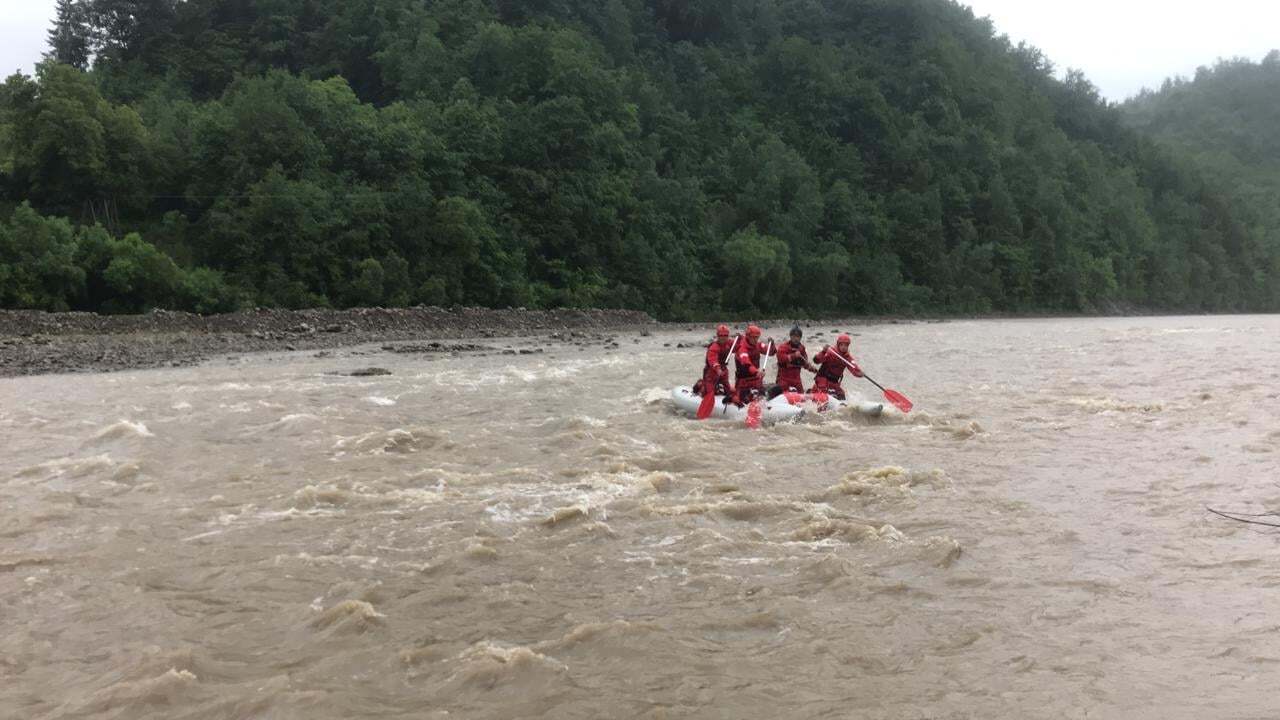 Рятувальники дістали тіло хлопчика з річки