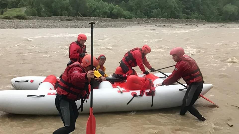 Рятувальники дістали тіло хлопчика з річки