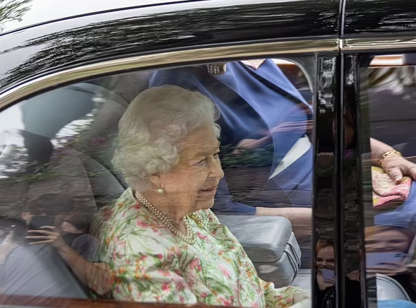 Королева въезжает ботанический сад "Эдем".