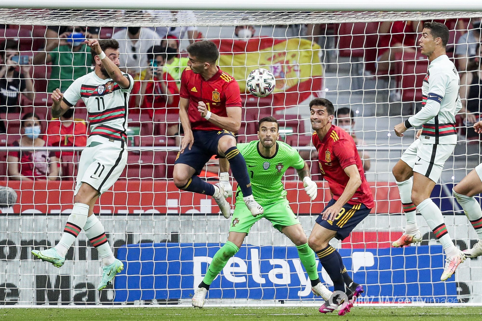 Испания перед Евро-2020 сыграла с Португалией.
