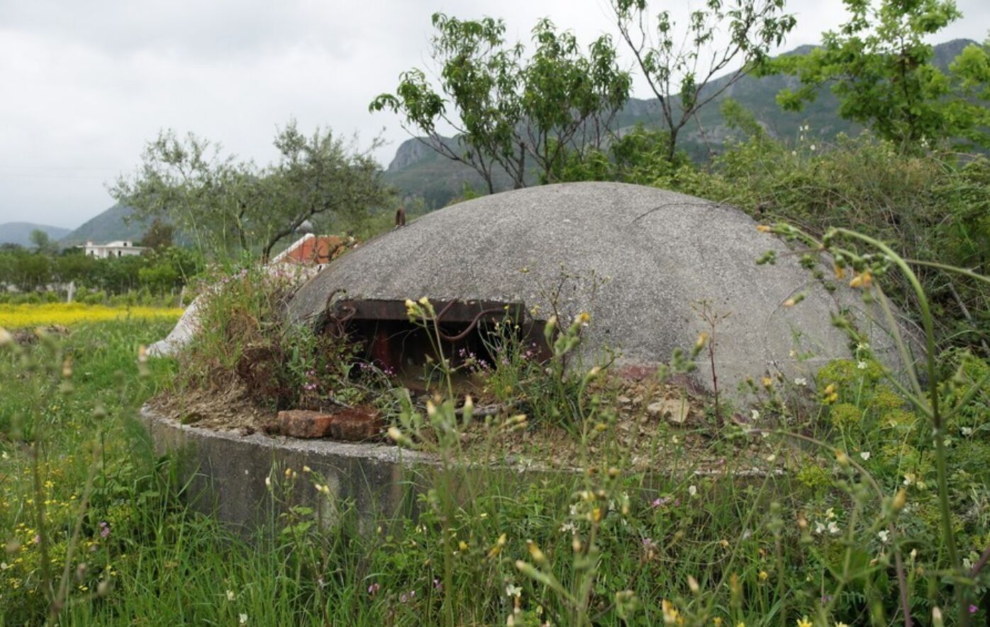 Во времена коммунистического режима по всей Албании построили больше 700 тысяч бункеров