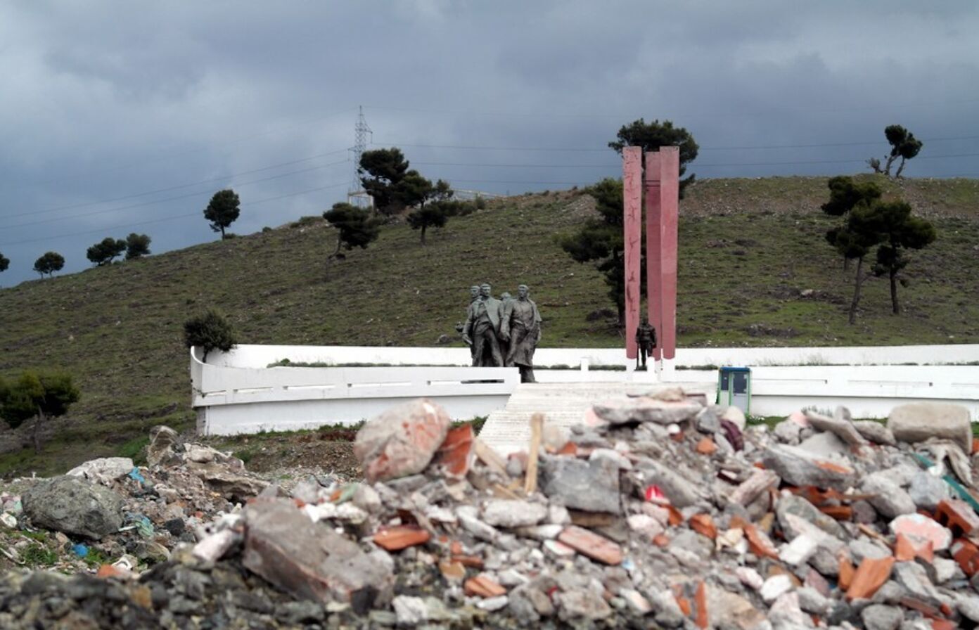 Військовий меморіал на в'їзді в місто Шкодер – "столицю" північної частини Албанії