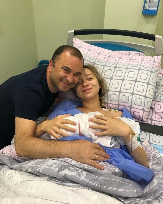 Виктор Павлик и его 27-летняя супруга Екатерина Репяхова стали родителями