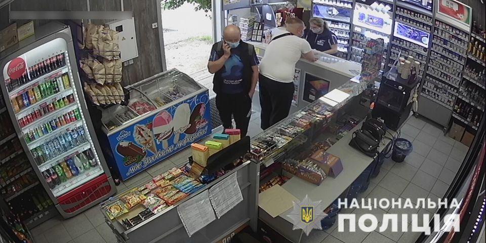 Підозрюваний потрапив на камери спостереження