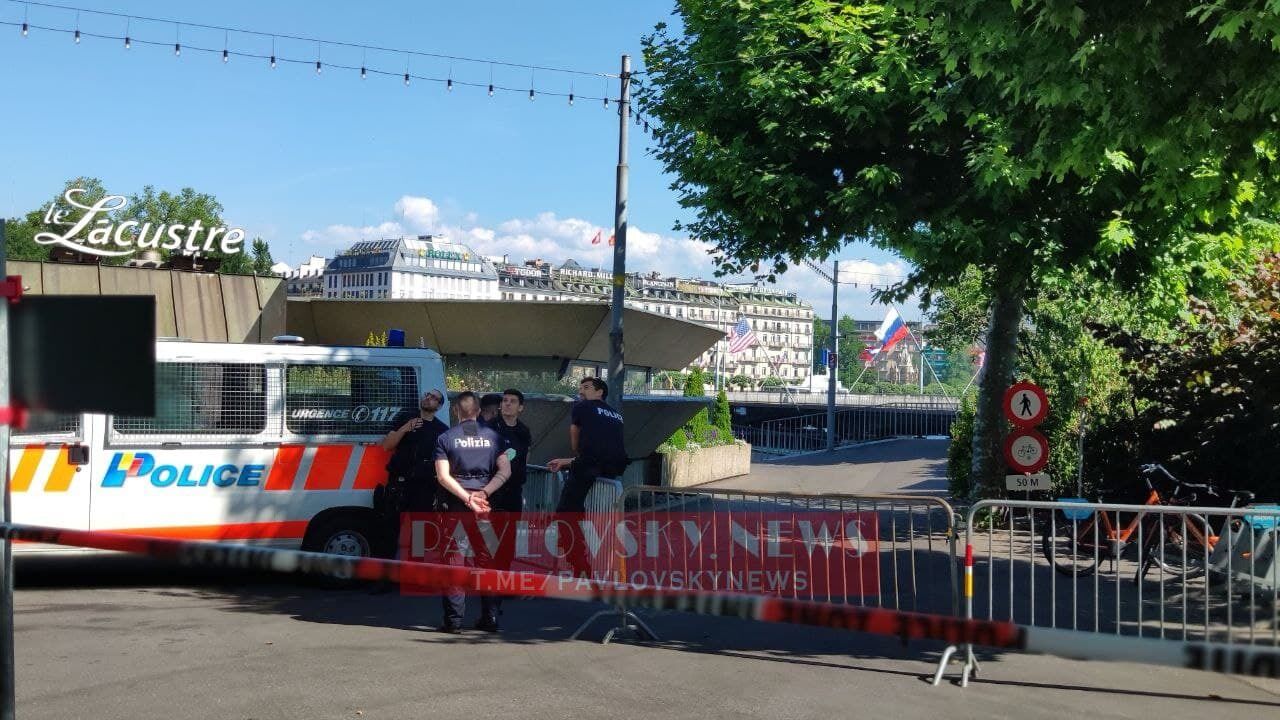 Автобуси преси в Женеві.