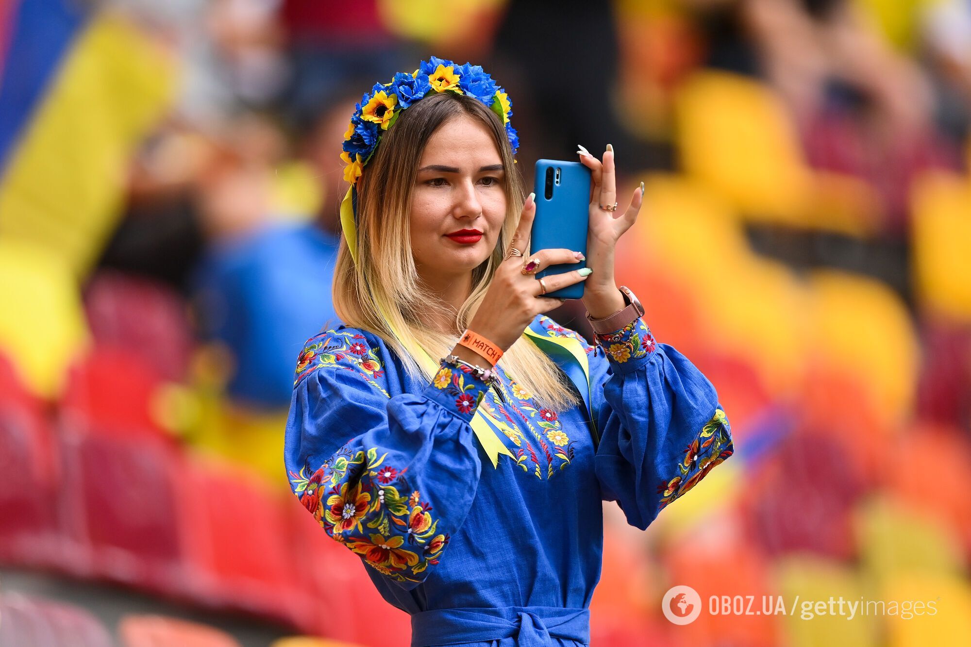 Українська вболівальниця на матчі в Бухаресті