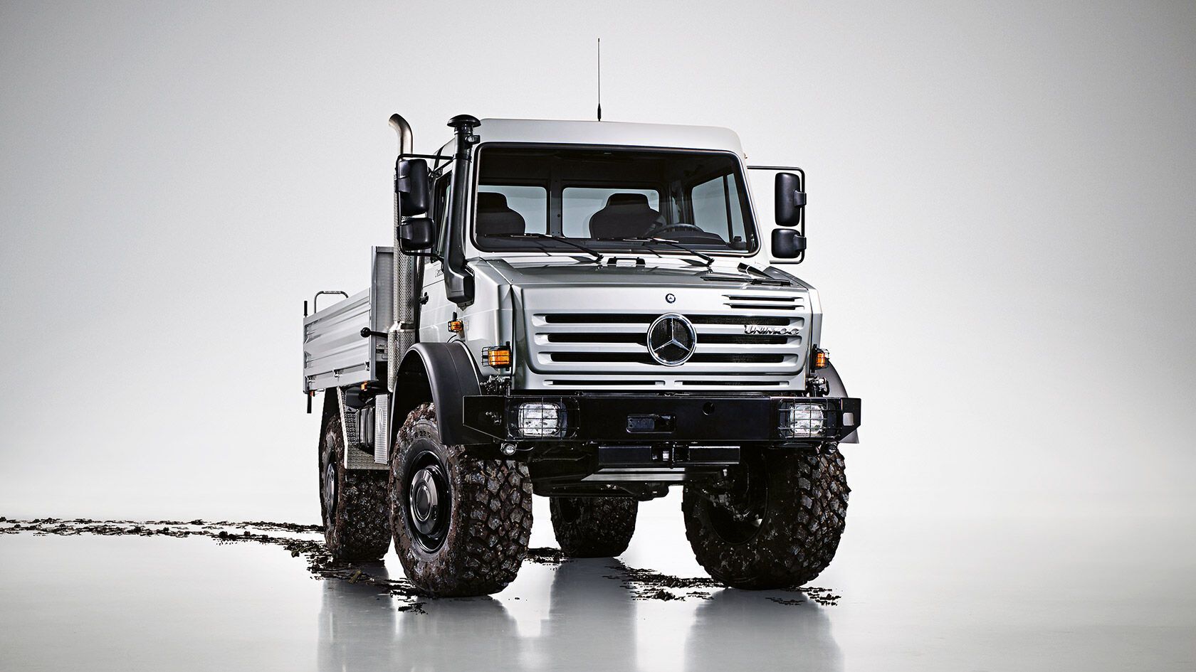 Mercedes-Benz Unimog U5000 – найкращий автомобіль для бездоріжжя