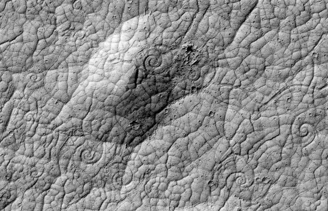 Топ-10 таинственных фото с Марса, которые взбудоражили умы землян