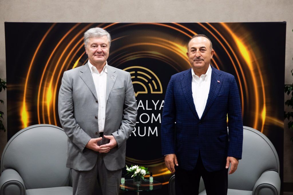Лидер партии "Европейская Солидарность" Петр Порошенко и министр иностранных дел Турции Мевлют Чавушоглу