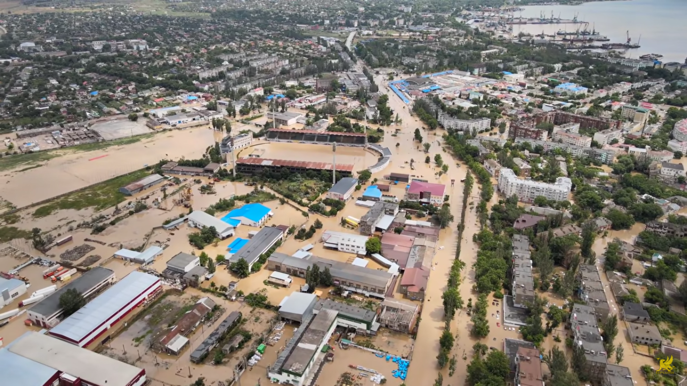 Затопленный стадион в Керчи