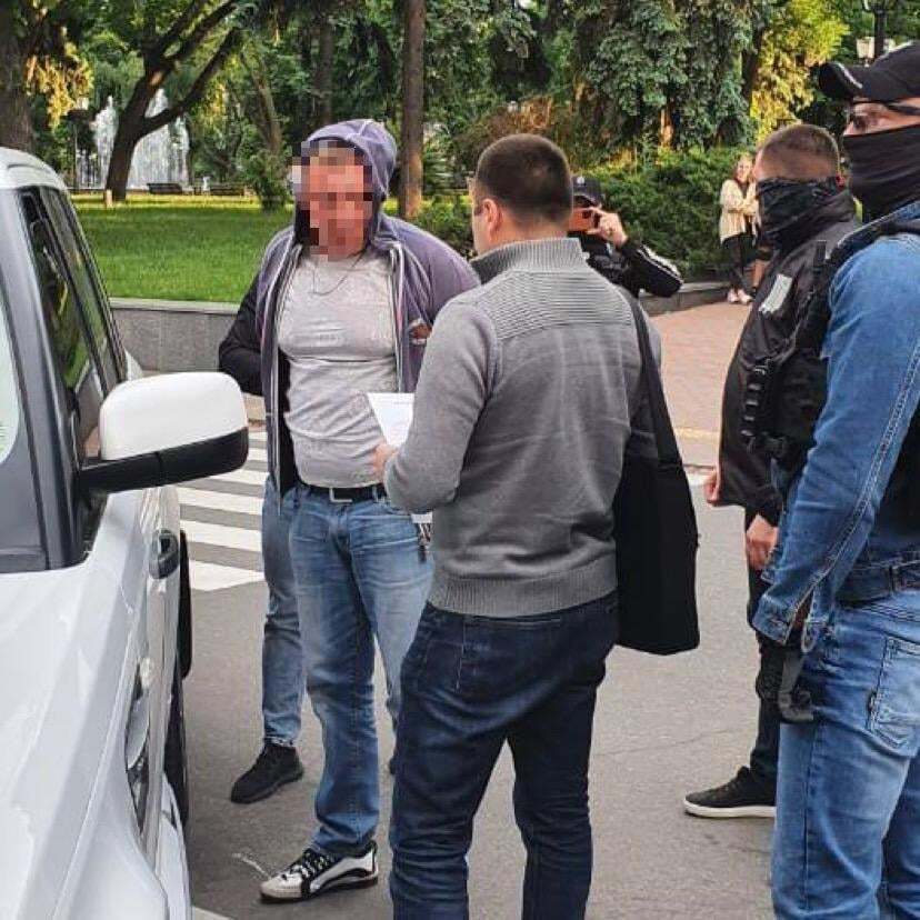 На взятке в $160 тысяч задержали заместителя главы Черниговской ОГА. Фото