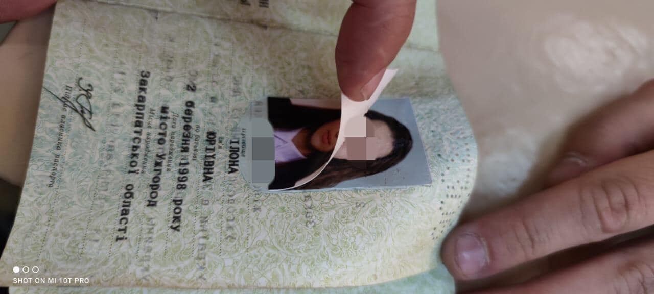 Фальсифікація під час іспитів: студенти вклеїли в паспорт фото інших осіб