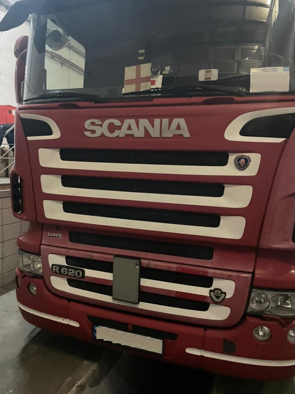 Подозрительный товар нашли в грузовике Scania
