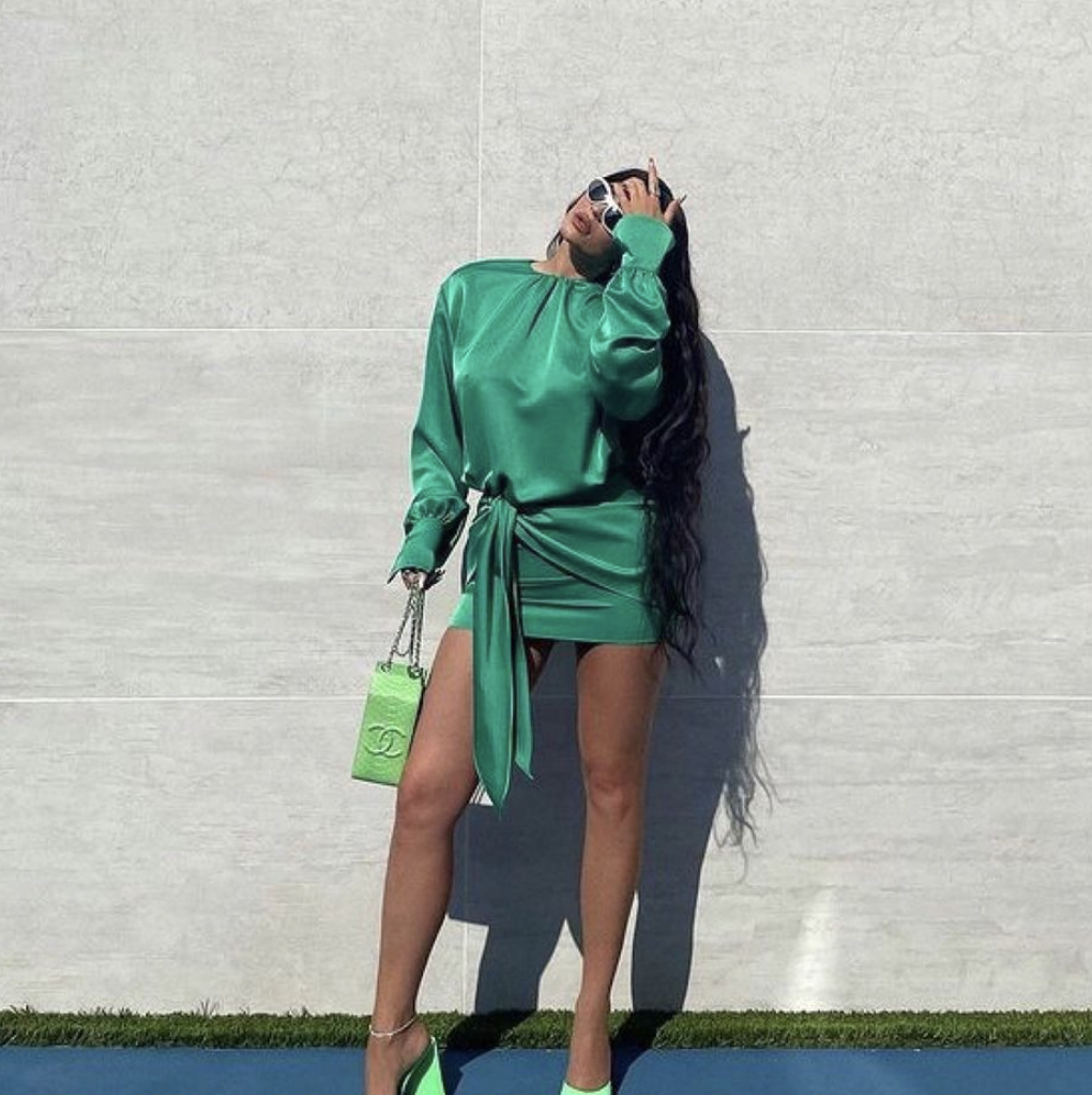 Кайлі Дженер одягла монохромний зелений образ