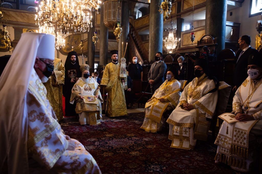 Порошенко принял участие в литургии на Троицу, которую возглавил Патриарх Варфоломей. Фото