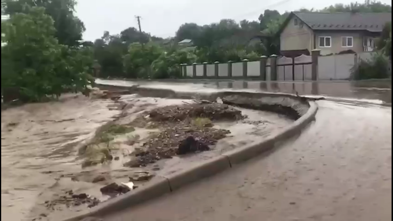 Проливные дожди на Буковине