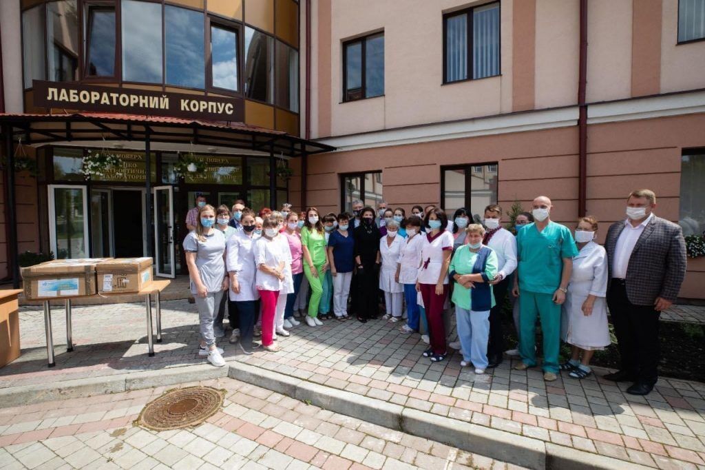 Порошенко – украинским медикам: вы проявили себя как настоящие герои