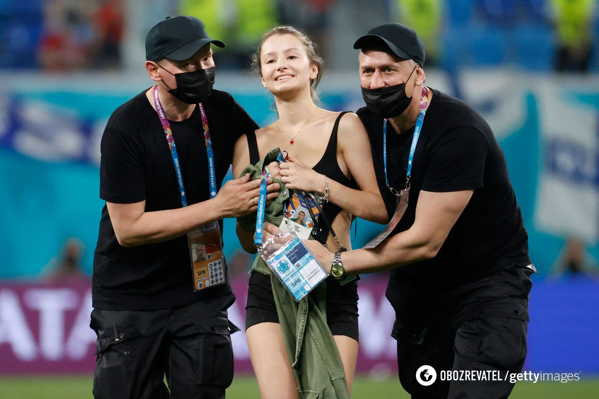 Обнаженная девушка прервала матч Евро-2020