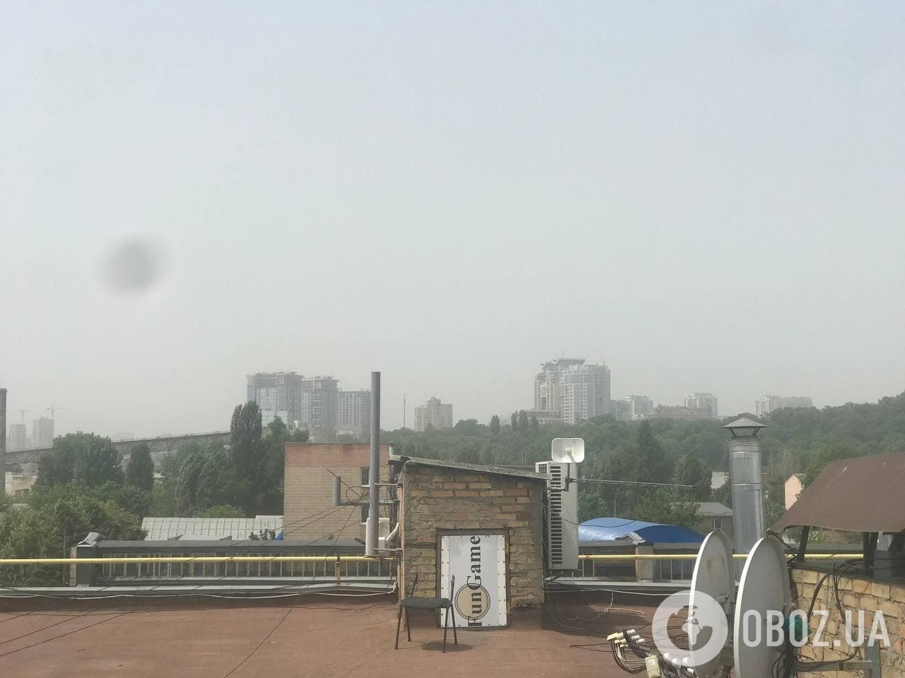 В столице из-за смога упала видимость на дорогах.
